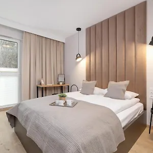 Bright In With Garden, Air Conditioning, Parking And Desk By Renters Prestige Kraków